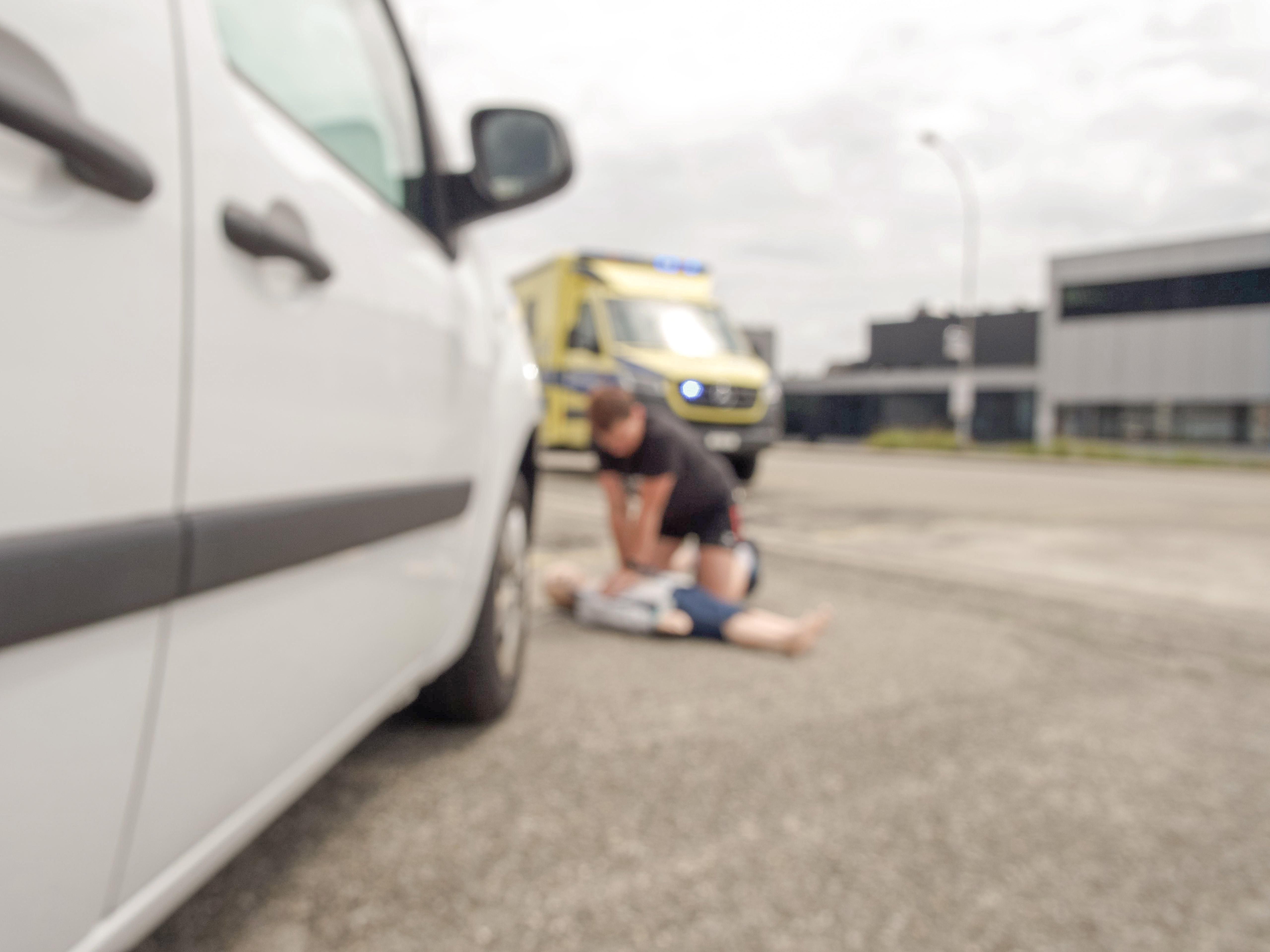Schulungsszene aus einem rea-lix BLS-AED-Kurs